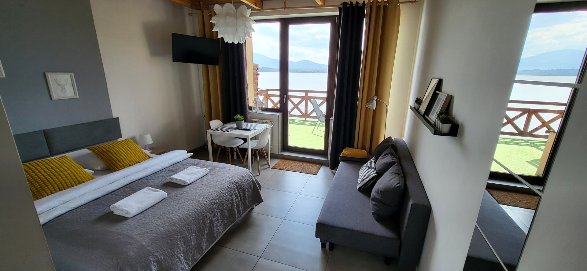 Pok&oacute;j De Lux z balkonem 2-3 osobowy 